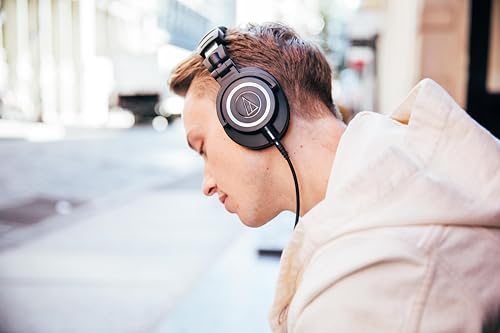 Audio-Technica ATH-M50x — headband detail
