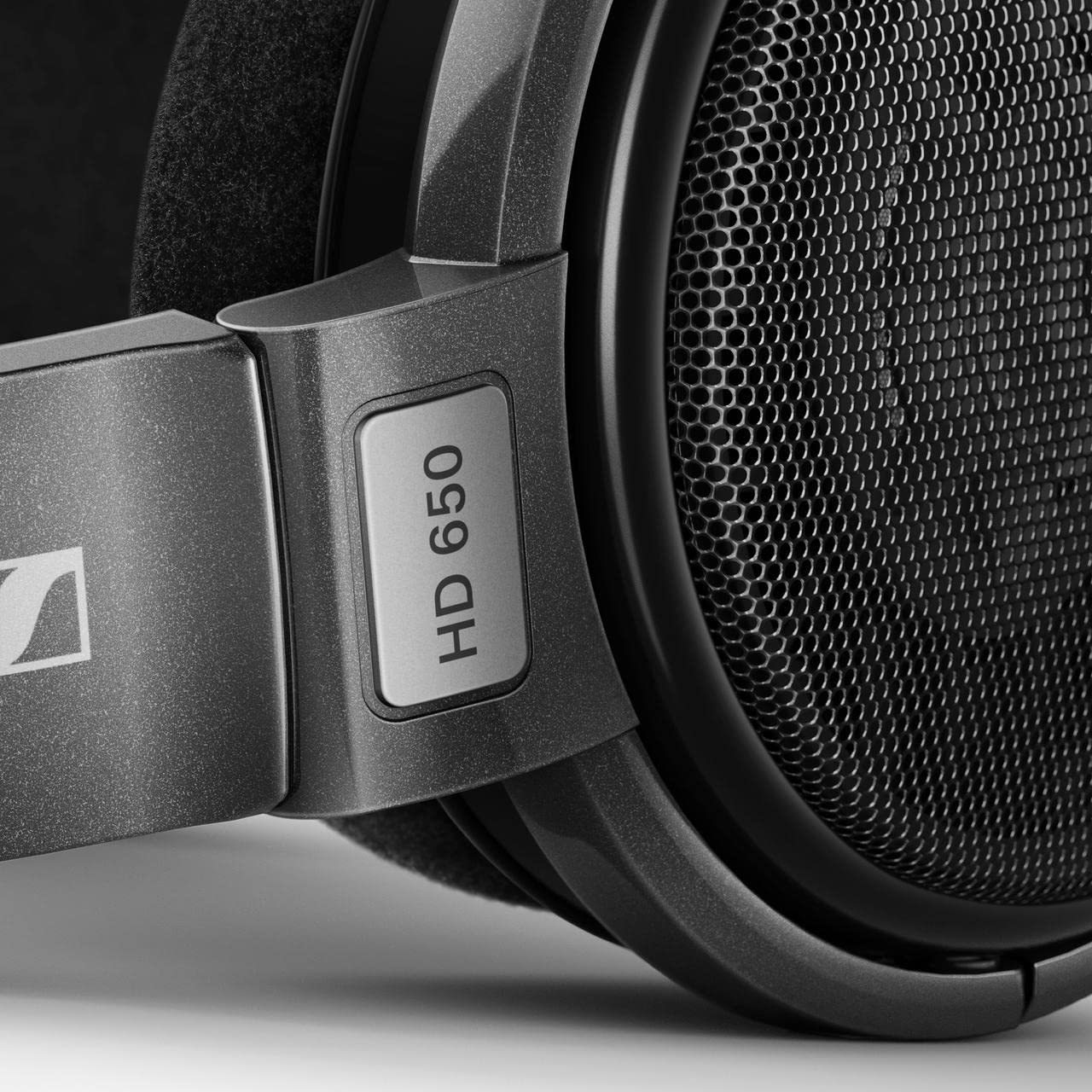 Sennheiser HD 650 — driver and grille detail