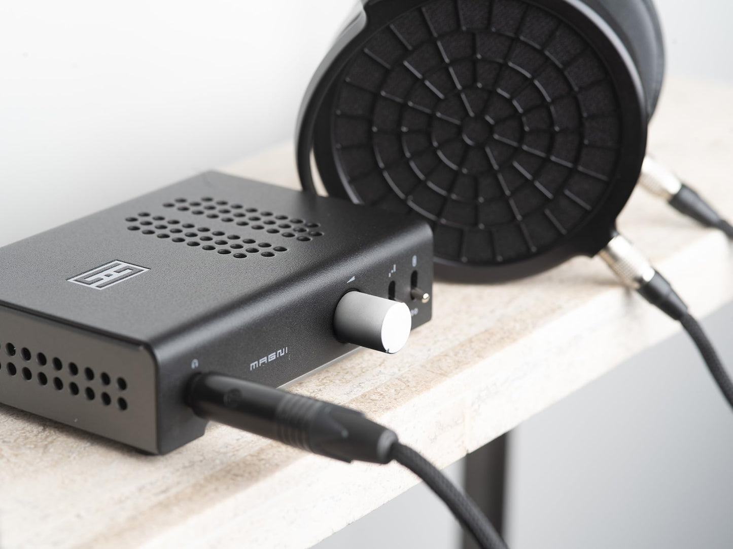 Schiit Magni Unity — front panel volume and gain controls