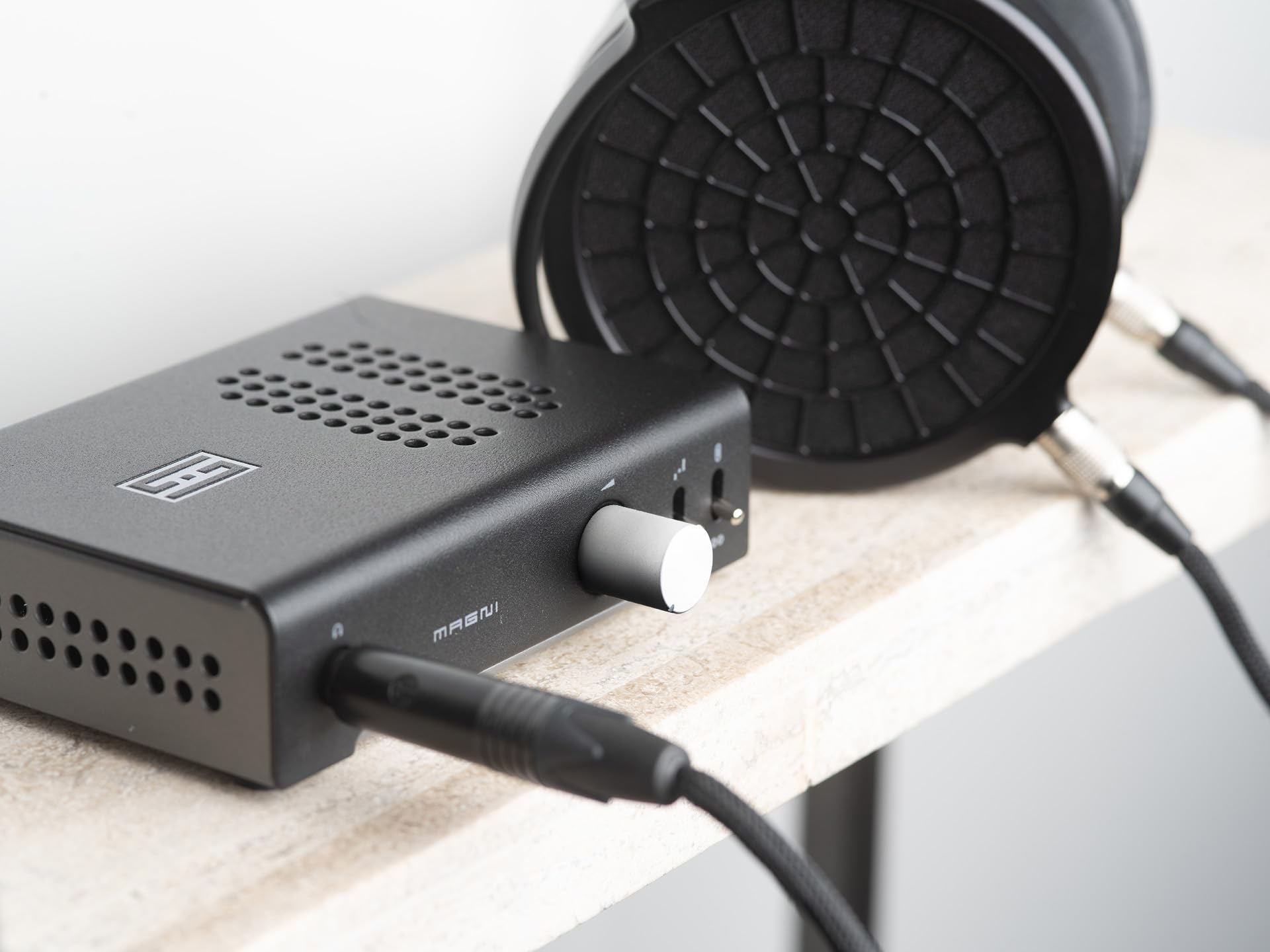 Schiit Magni Unity — front panel volume and gain controls